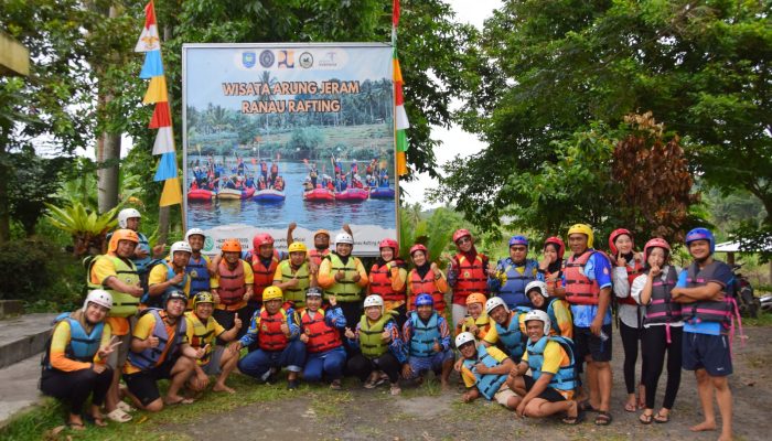 Serunya Rafting di sungai Selabung Ranau